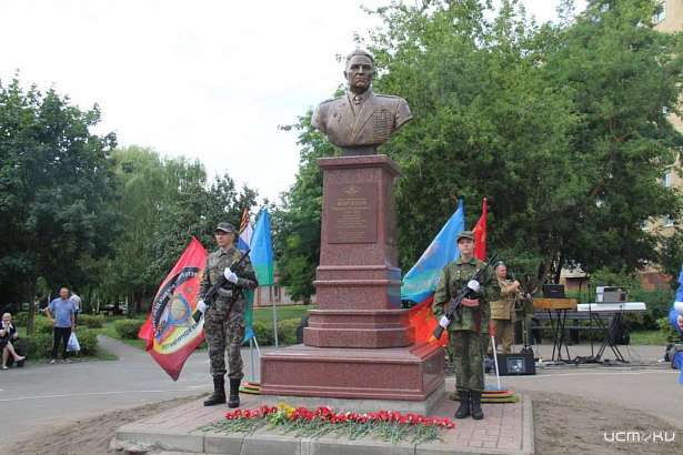 В Орле пройдет шествие и автопробег с армейскими флагами