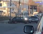 Видео: возле ТМК «ГРИНН» в Орле грузовик «догнал» «Фольксваген-Гольф»