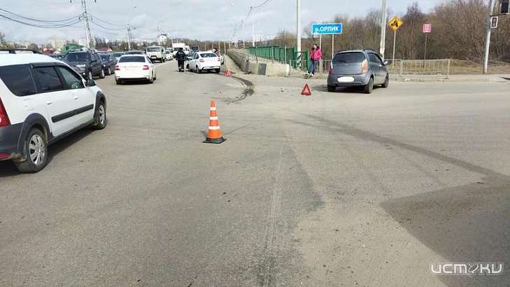 Две «легковушки» столкнулись на ул. Мостовой в Орле