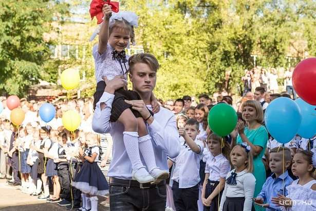В орловских школах дважды прозвенят последние звонки