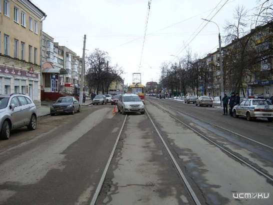 В Орле мужчину, переходившего дорогу в неположенном месте, сбила машина