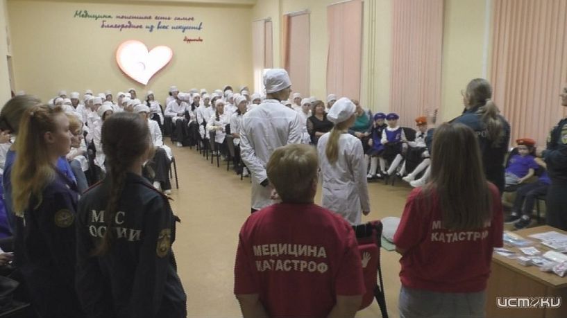 Орловские спасатели провели занятия для студентов, где показали как действовать в экстренных ситуациях. 