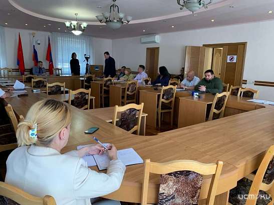 Дворянку и сквер у КДЦ "Металлург" обсуждают сегодня городские депутаты.