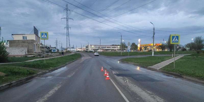 В Орле попали под машину двое детей на электросамокате