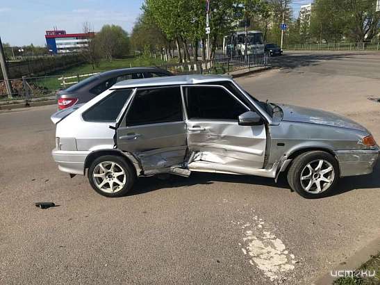 В Северном районе Орла столкнулись «Лада» и «Тойота». Есть пострадавший