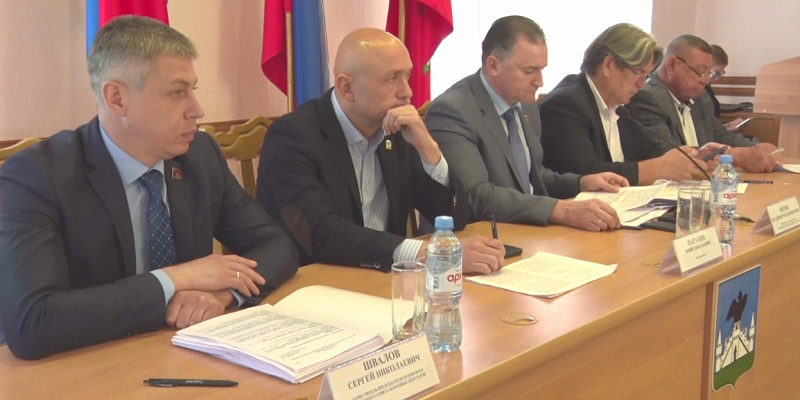 Пять депутатов городского совета Орла перешли в областной парламент