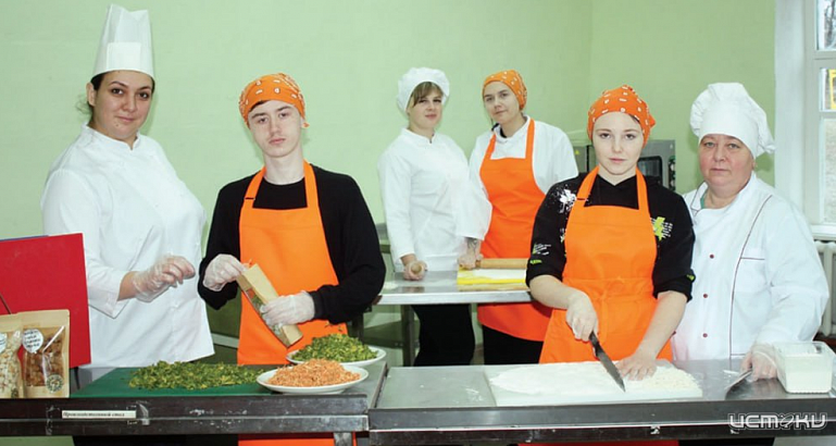 Орловские студенты готовят перекусы для участников СВО