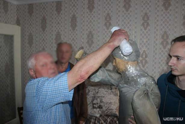 В ходе застолья орловчанин забил до смерти гантелей и ножом своего приятеля