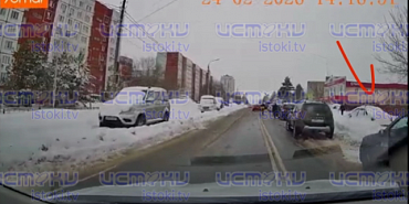 Некачественная расчистка снега привела к тому, что в Орле стали парковаться вторым рядом, а о наличии двойной сплошной все забыли