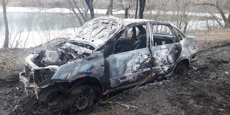 На берегу реки в Орле сгорела дотла «Лада-Гранта»