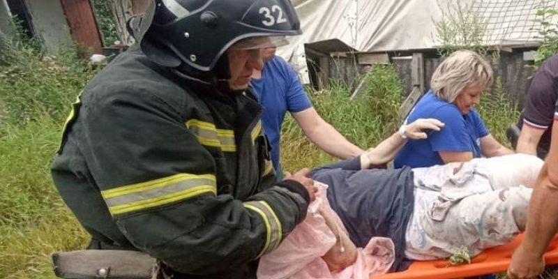 Управление МЧС по Орловской области В орловской деревне пенсионерка провалилась в яму во время хозработ