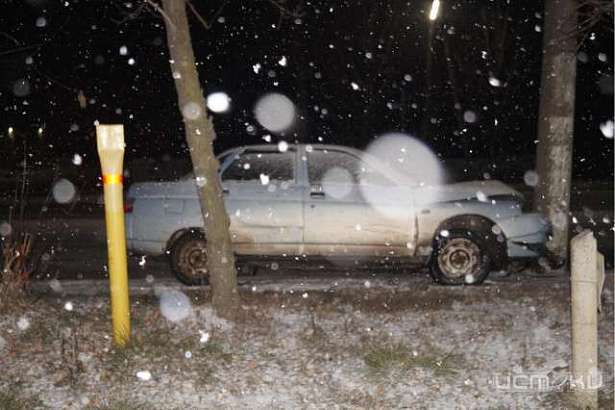 Ночью в Орле водитель ВАЗа превысил скорость и влетел в столб Ночью в Орле водитель ВАЗа превысил скорость и влетел в столб