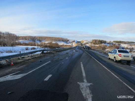 ДТП под Орлом: два человека попали в больницу после столкновения с металлическим ограждением