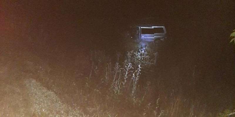 На орловской трассе ночью перевернулся микроавтобус