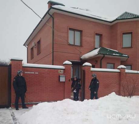 В Орле следы на снегу помогли поймать неопытных воров, забравшихся в коттедж