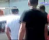 Орловчанка застряла в рекламном щите, а на автошоу дрифтер сломал ноги зрителю. Новости за 90 секунд