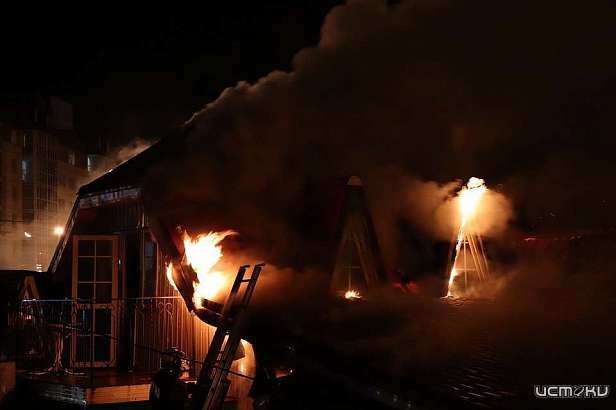 В п. Долгое горело кафе