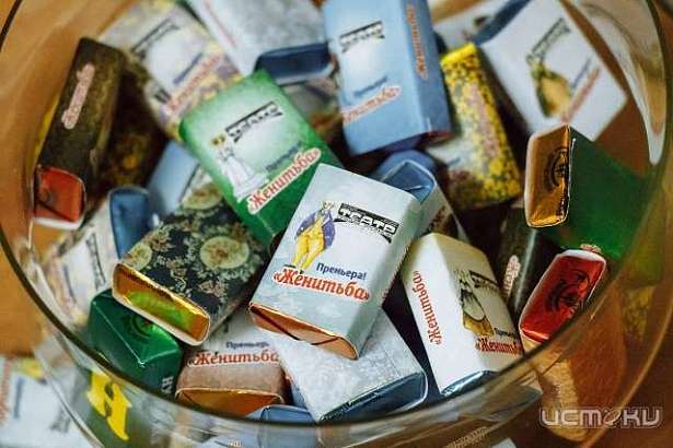 Сладкие комплименты в честь премьеры: ТЮЗ подготовил сюрприз для зрителей