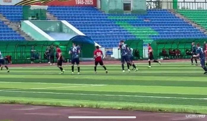 На главном поле стадиона Ленина в Орле сегодня решилась судьба Кубка Победы по футболу
