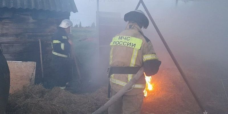 пожар МЧС по Орловской области В поселке под Орлом сгорело 20 тюков с сеном