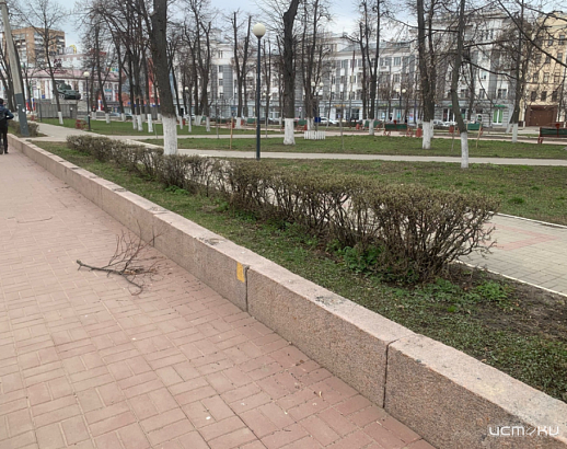 Заниматься демонтированным заборчиком из сквера Танкистов желающих нет