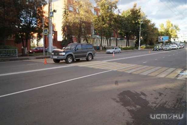 В Орле днем внедорожник сбил пешехода на зебре