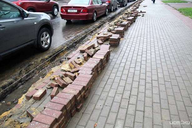 На улице Пионерской в Орле начали укладывать плитку на тротуарах