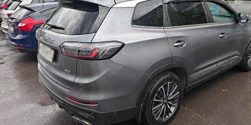 Вчера в одном из дворов микрорайона сбили пожилую женщину