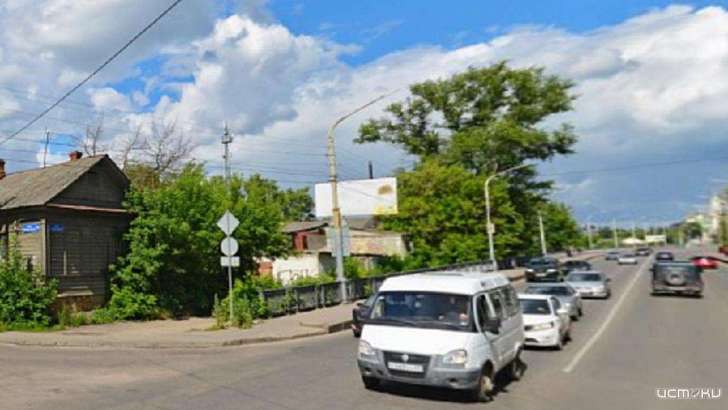 В Орле из-за ремонта моста Дружбы оказался под угрозой ветхий дом