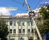 Фонарный столб парализовал движение троллейбусов, а журналисты увидели, как выглядит орловский «Титаник» изнутри. Новости за 90 секунд