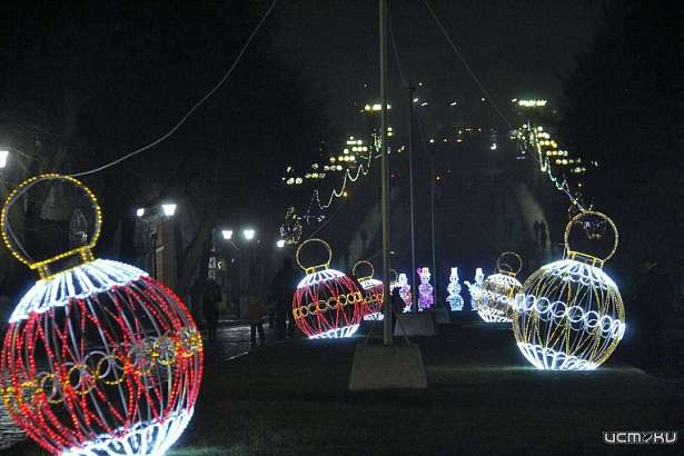 Орловские власти откажутся от новогоднего убранства и направят на помощь армии 2 млн рублей