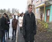 По разбитым тротуарам, по испорченным дворам... Чиновники увидели, на что жалуются орловчане в соцсетях