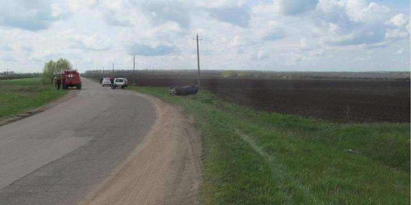 Под Ливнами перевернулась иномарка: есть пострадавший 