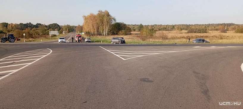 Не уступил дорогу: на орловской трассе иномарка столкнулась с «ВАЗом» Не уступил дорогу: на орловской трассе иномарка столкнулась с «ВАЗом»