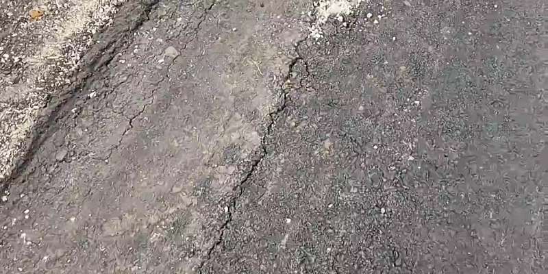 В Орловском МО в мкр Солнечный стартовало строительство дороги. В некоторых местах она уже разваливается