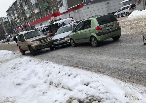 В Орле тройное ДТП затруднило проезд по дублеру ул. Комсомольской
