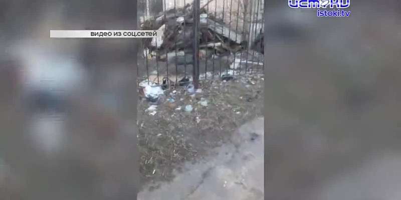 В Орле устроили свалку возле школьного стадиона