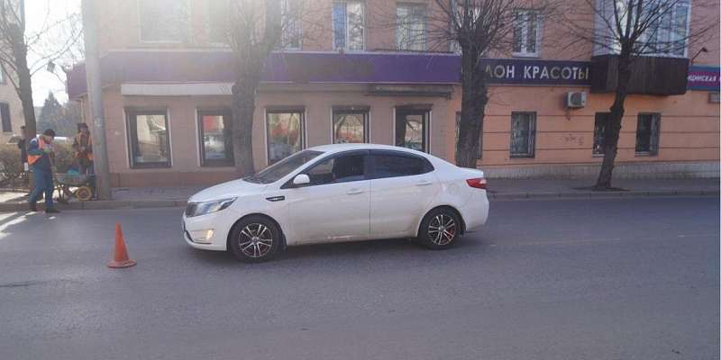 В Орле пенсионерка попала под машину, переходя дорогу в неположенном месте