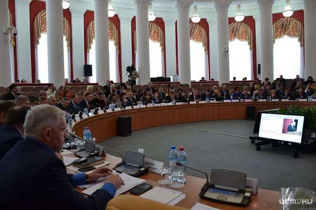 На 50 депутатских кресел в облсовете претендуют 400 кандидатов