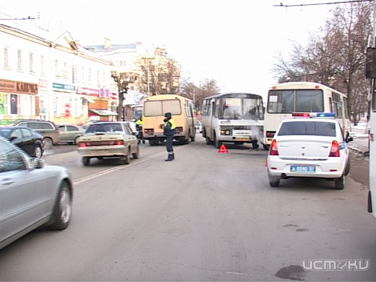 Сегодня утром в Орле произошло ДТП с участием трех маршруток