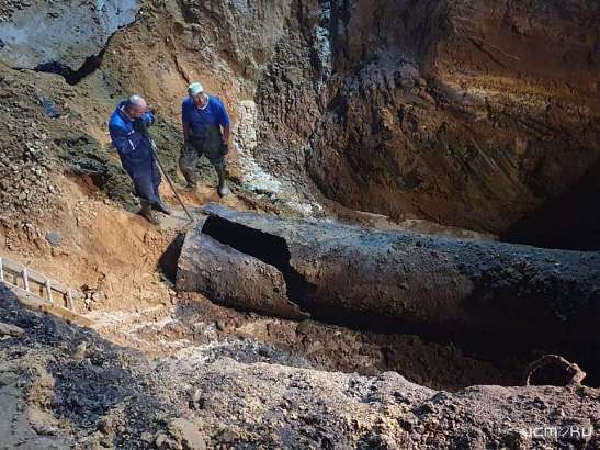 В Орле поздно вечером 7 июля прорвало водовод в районе 909 квартала. Как это было?