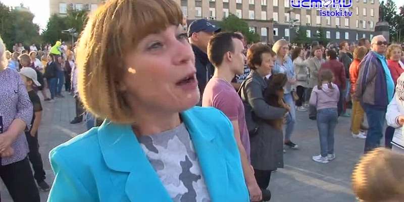 Их не остановили ни тучи, ни дождь: около тысячи орловчан спели с «Хором Турецкого»