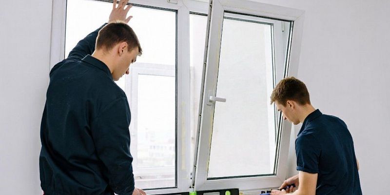 Монтаж пластиковых окон по ГОСТ: почему это важно и как избежать ошибок