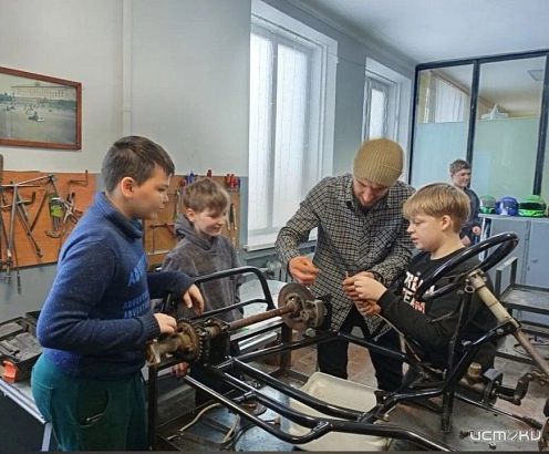 Орловский гонщик пообещал ливенским ребятам несколько картов