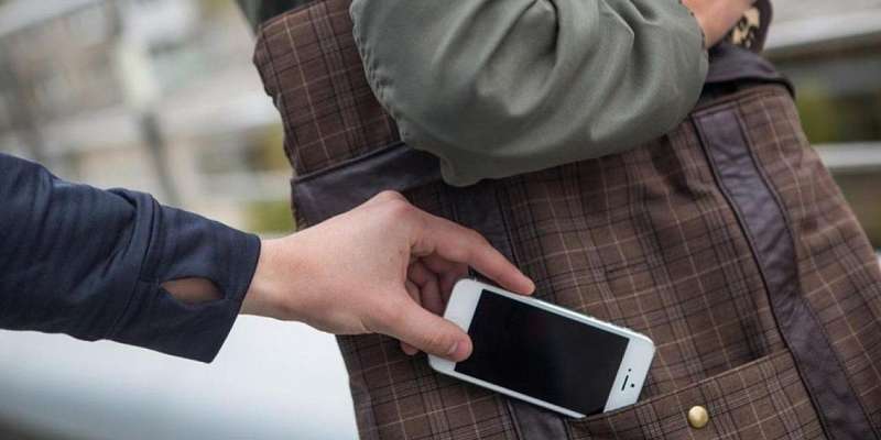 Орловчанам рассказали, как избежать кражи телефона