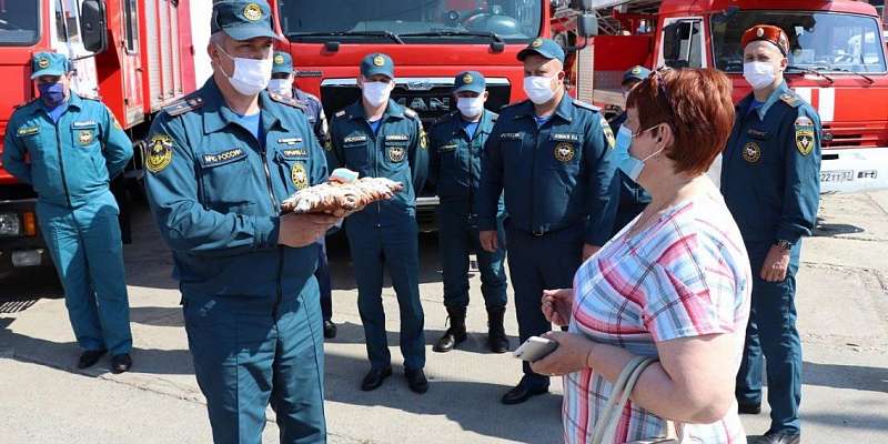 Пироги в знак благодарности: в Орле прошла акция «Спасибо пожарным» 