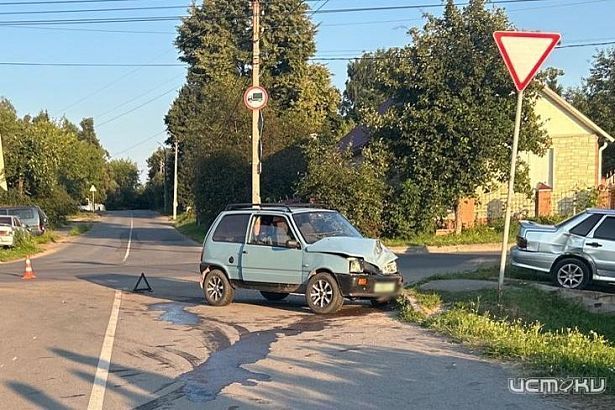 Водитель без прав спровоцировал ДТП в Мценске