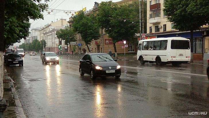 Новый рабочий день встретил орловчан ливнями