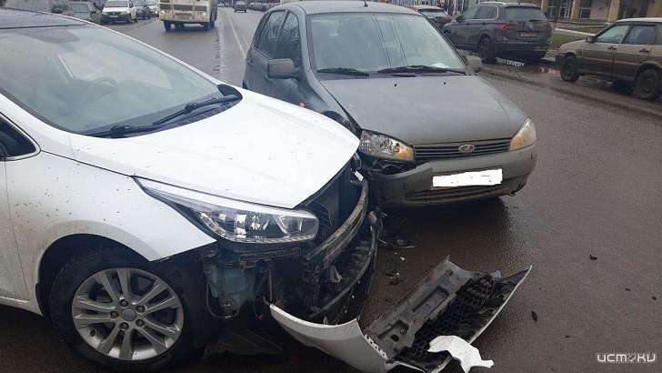 В Орле на Наугорском шоссе столкнулись две женщины на легковушках