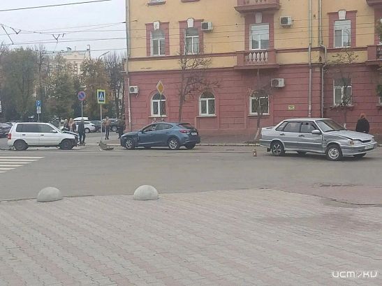ДТП на Пушкина: трамваи встали по обе стороны перекрёстка